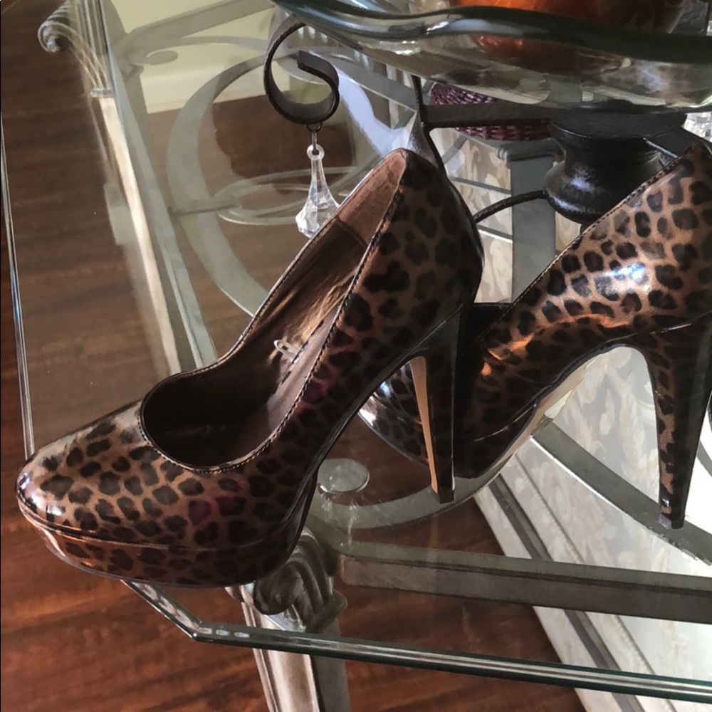 Shoes - Picture 2 of 6